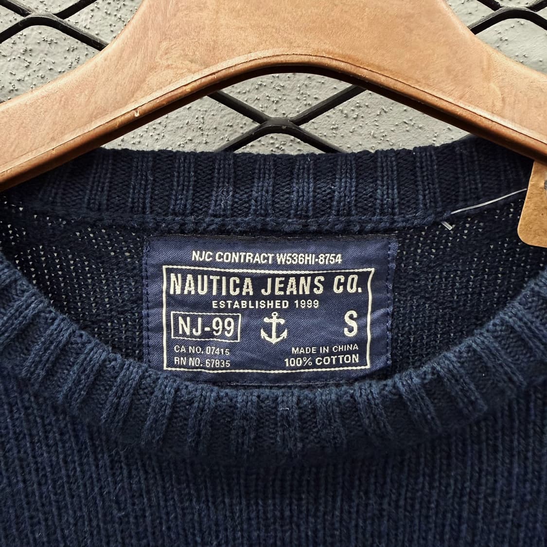 노티카 와이드 스트라이프 코튼니트 톤다운 컬러블럭 로고 디테일 네이비블루 상품이미지7