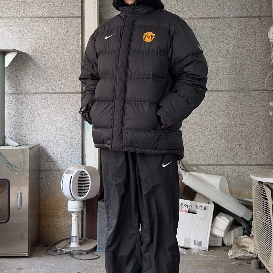 나이키 맨체스터 유나이티드 로고 패딩 상품이미지1