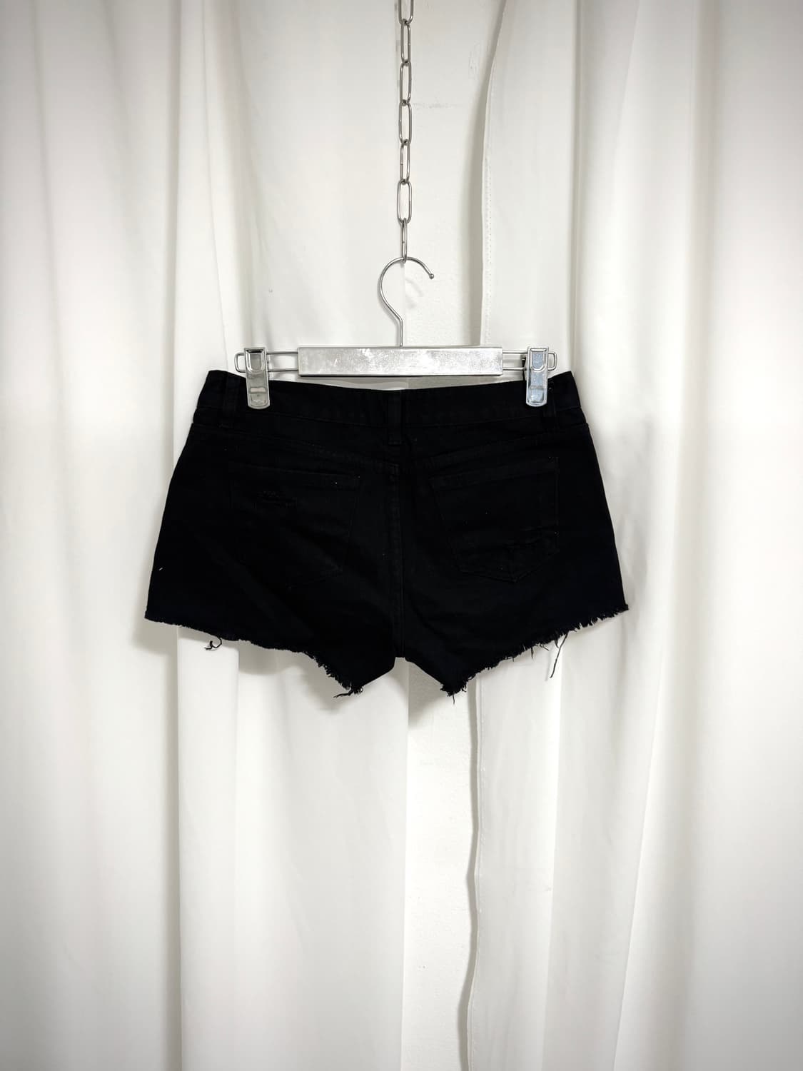 Distressed black shorts 상품이미지4