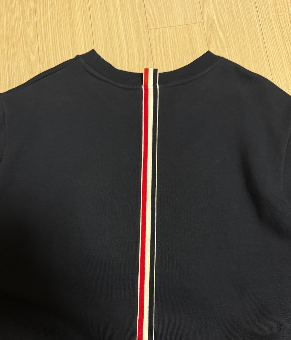 톰브라운 백삼선 스프라이트 맨투맨 그레이컬러 3사이즈  상품이미지4