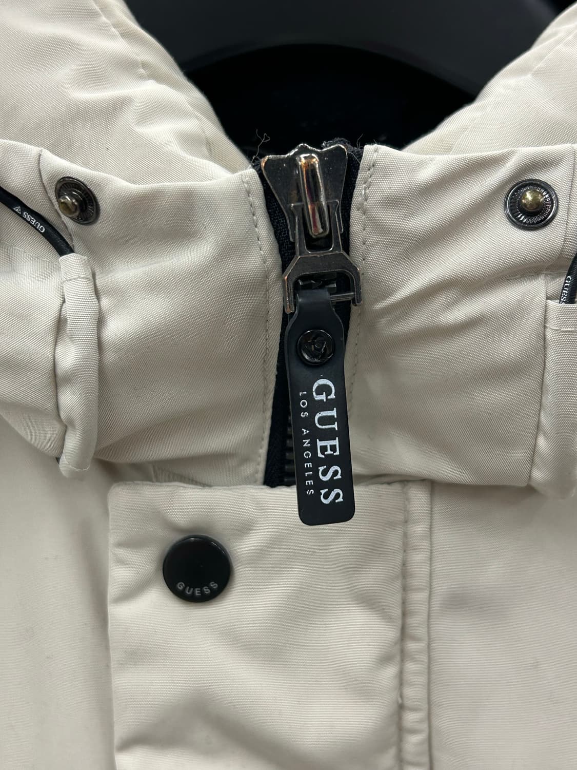 게스 화이트 덕다운 패딩 후드 점퍼 상품이미지4