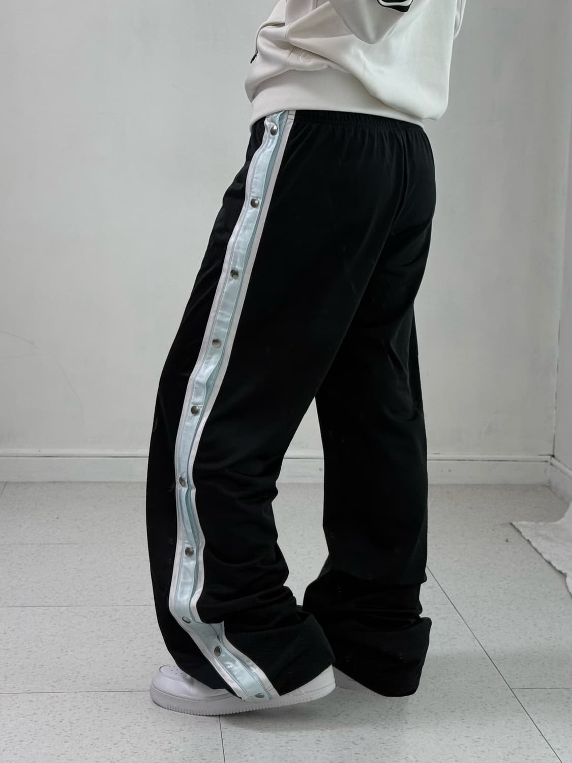 나이키 스카이블루 사이드버튼 트랙팬츠 상품이미지3