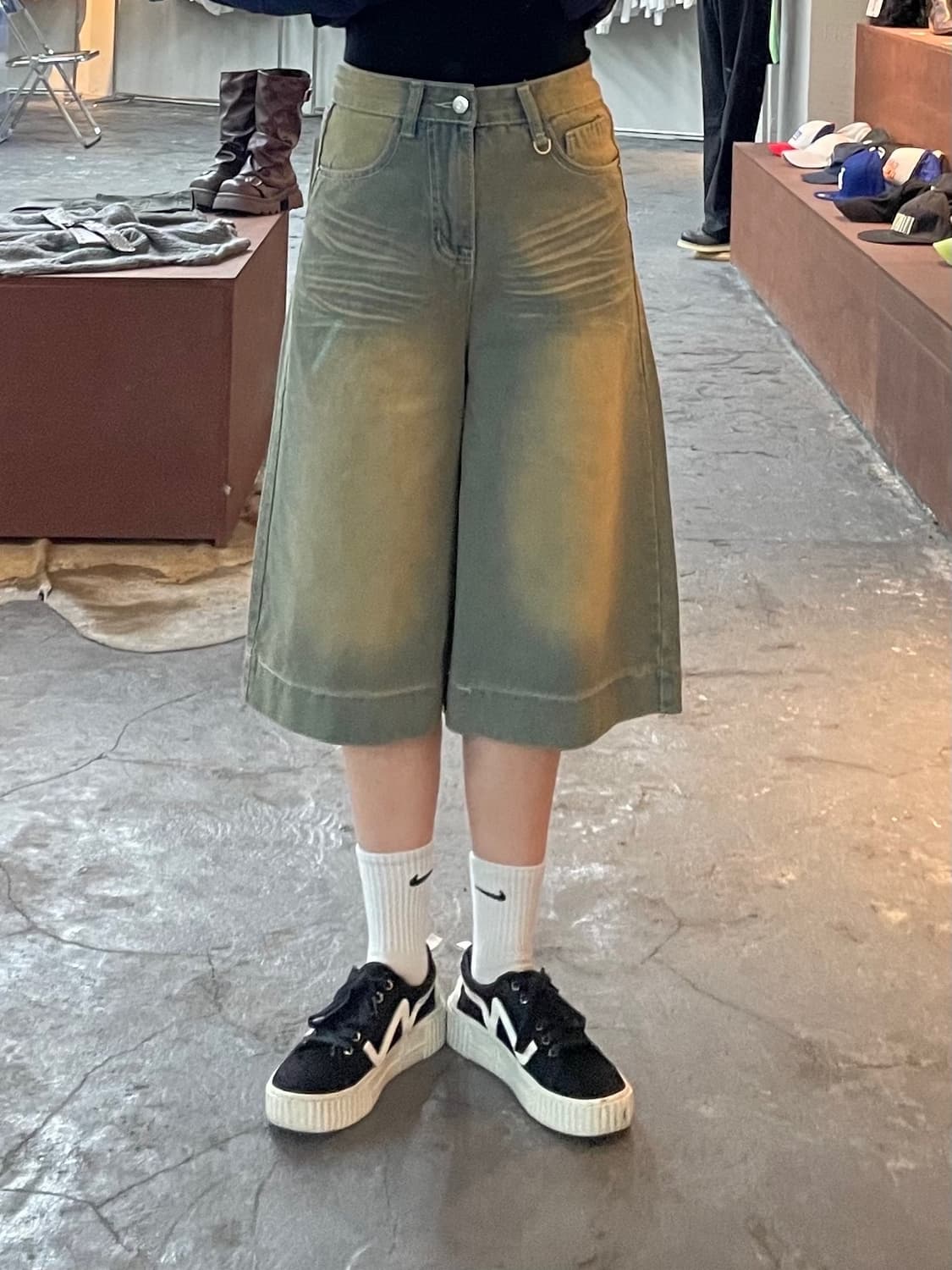 딥사이드 핀턱 데님 버뮤다 팬츠 H566 상품이미지1