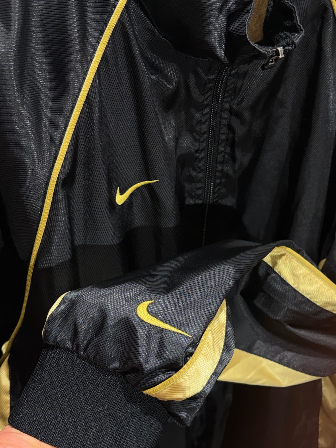 L 나이키 스우시 골드라인 글로시 나일론 자켓 상품이미지4