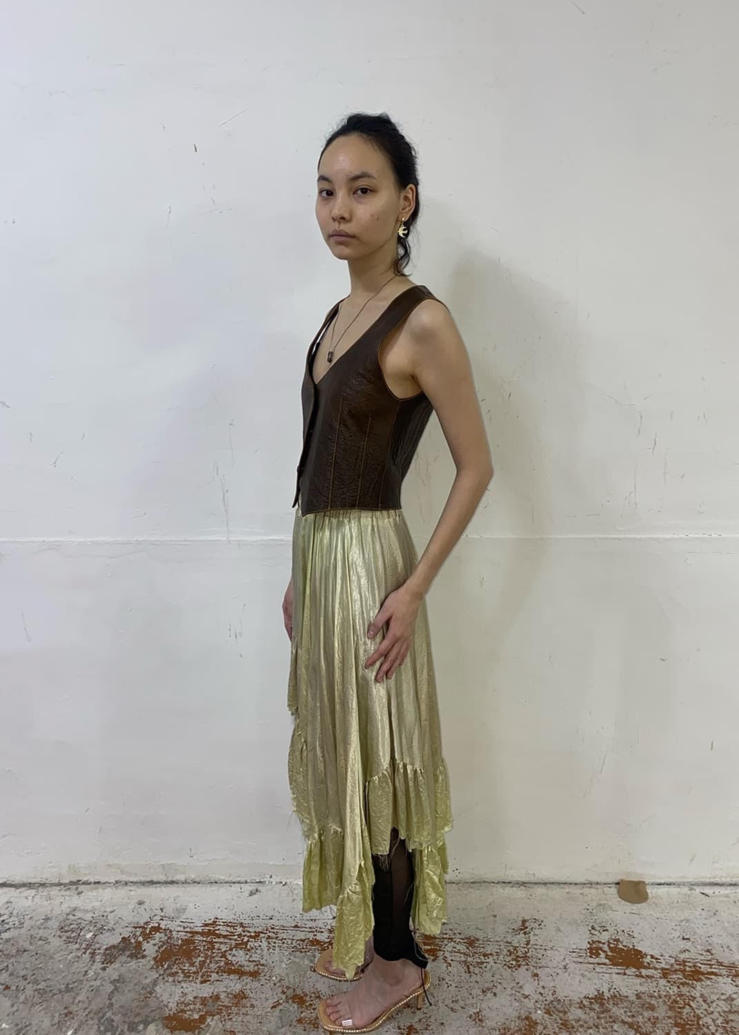Irregular Hem Poly-Silk Shimmer Skirt 상품이미지3