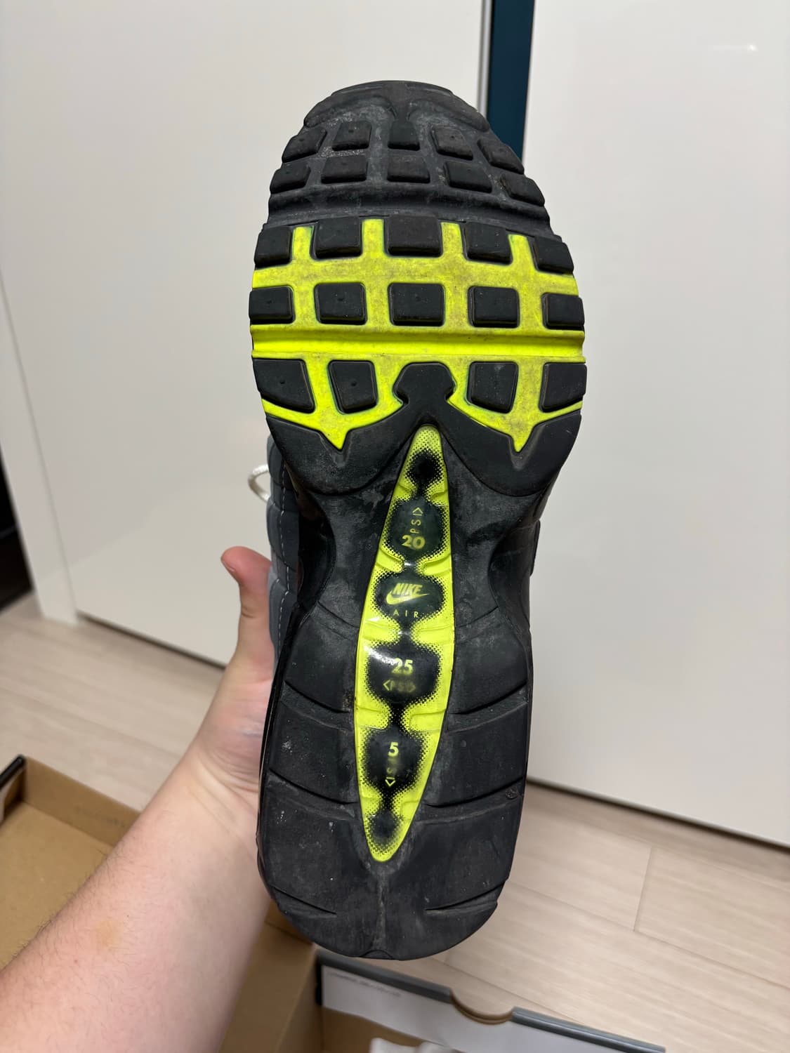 에어맥스95 OG 네온 옐로우 2020 상품이미지7