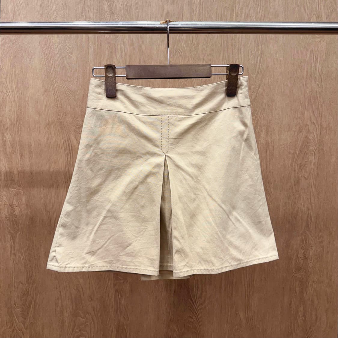 버버리 블루 라벨 미니 플레어 스커트 로고 자수 디테일 베이지 상품이미지2