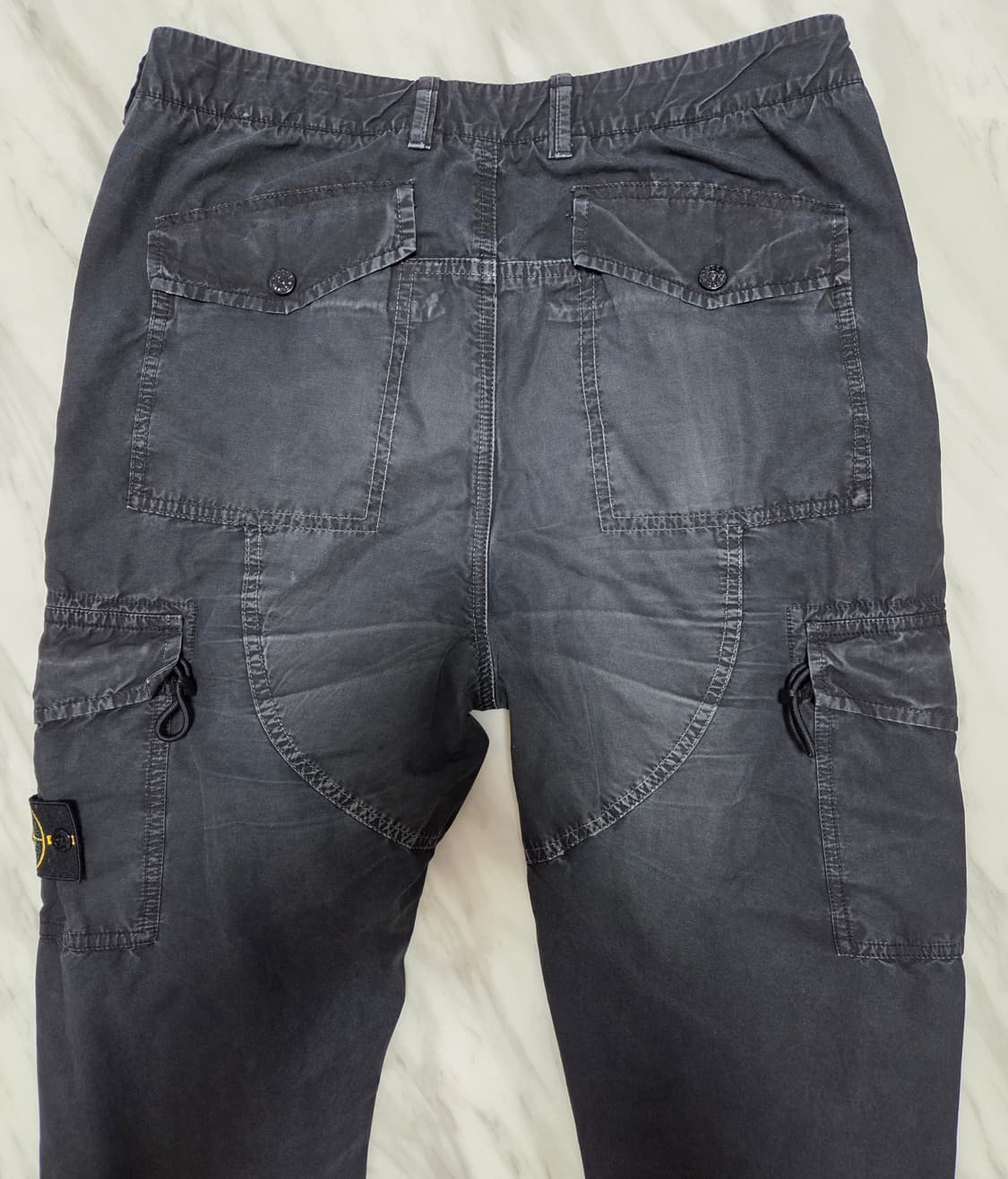 스톤아일랜드 가먼트다잉 크롭 카고 조거팬츠 상품이미지4