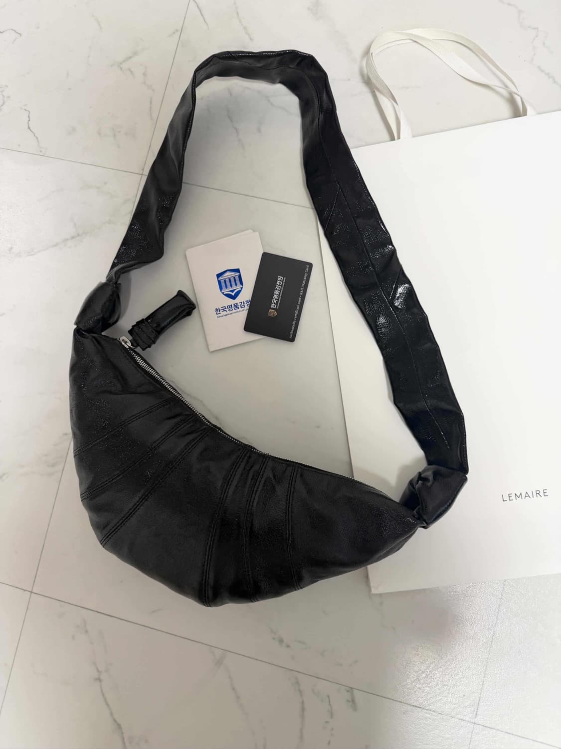 르메르 크루아상 백 코티드 블랙 스몰 상품이미지1