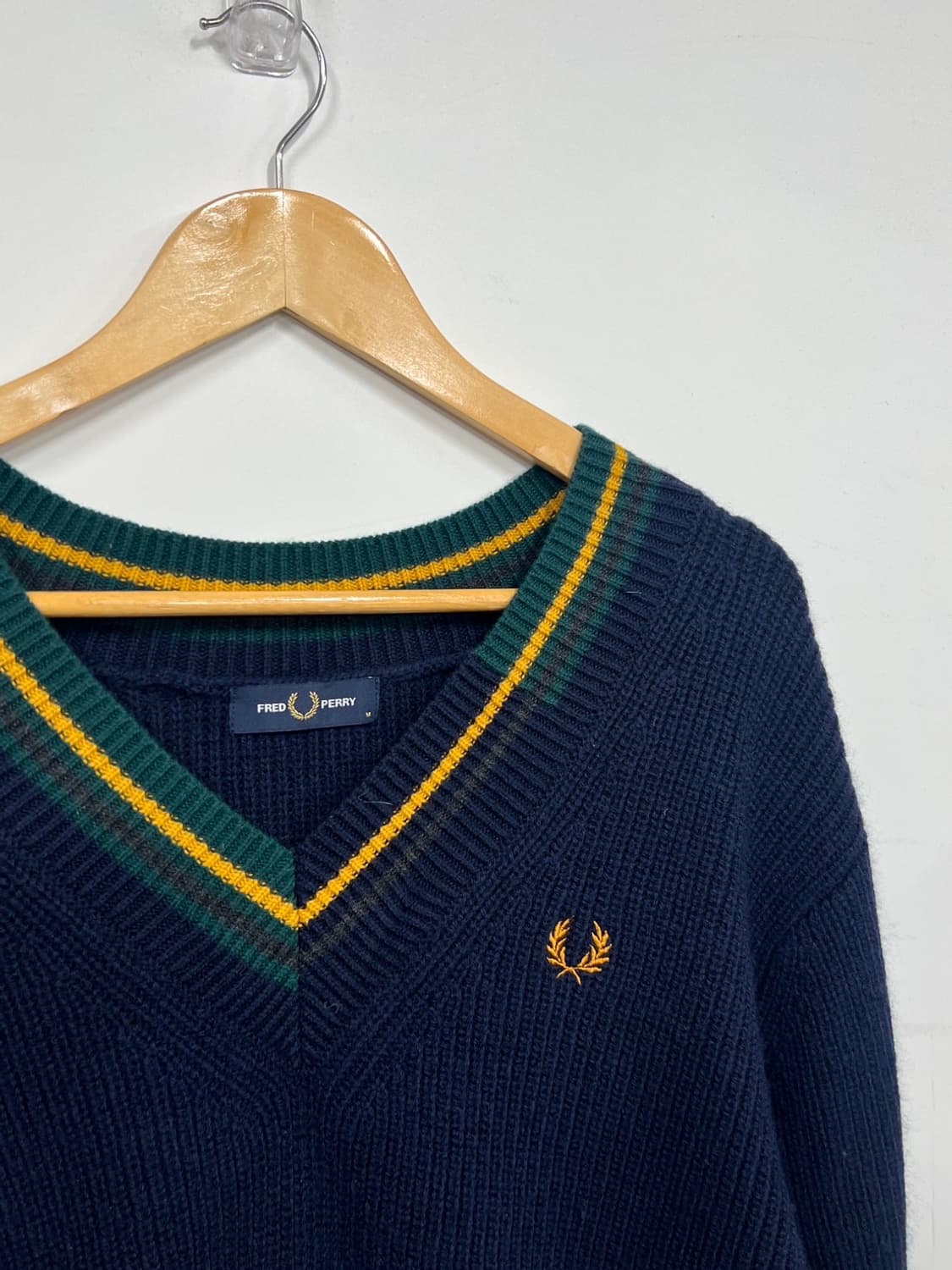 프레드페리 브이넥 오버핏 모직 네이비 니트 상품이미지2