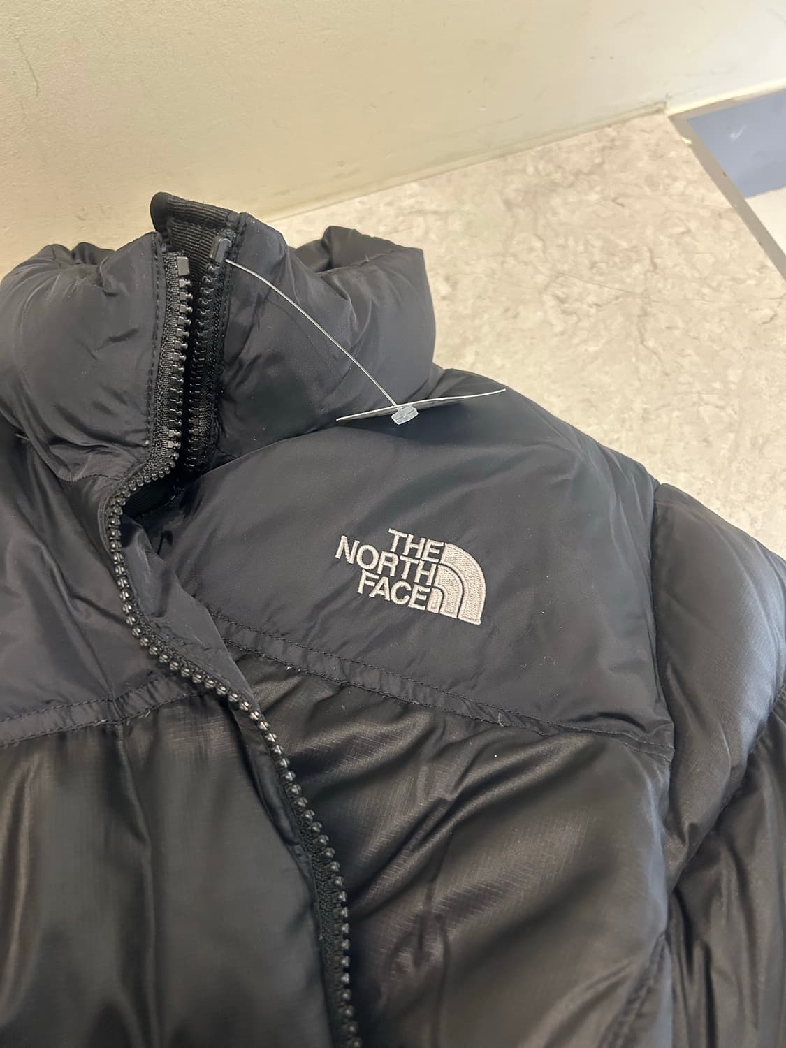 노스페이스 블랙 패딩 점퍼 M 상품이미지2