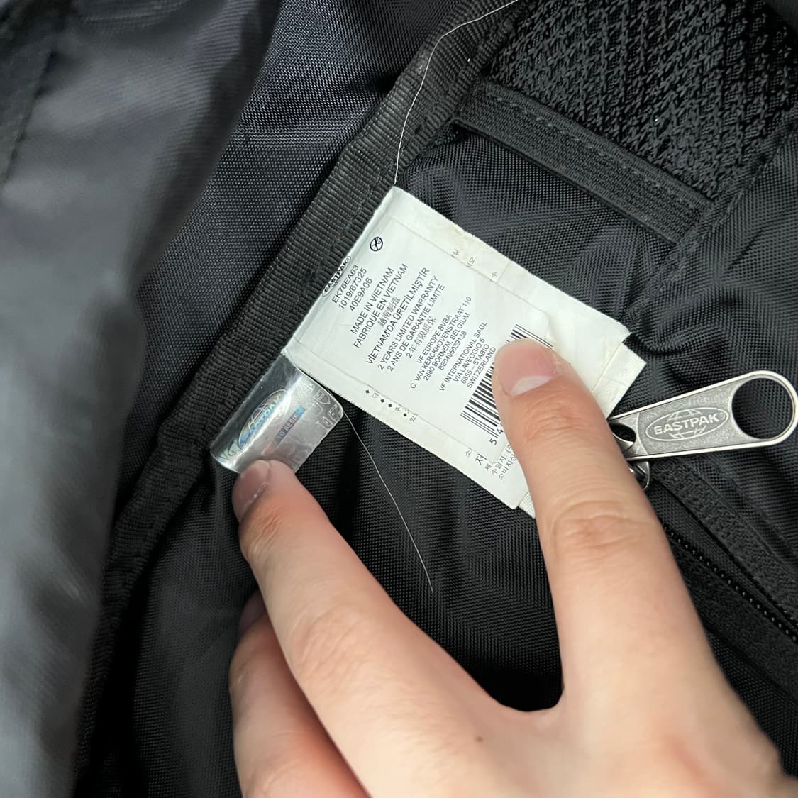 아더에러 x 이스트백 패디드 백팩 블랙 상품이미지9