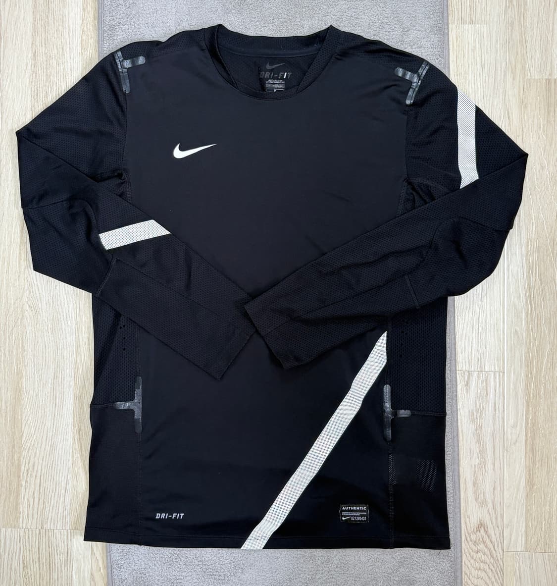 [S급] 💪나이키 드라이핏 롱슬리브 블랙 L 상품이미지1