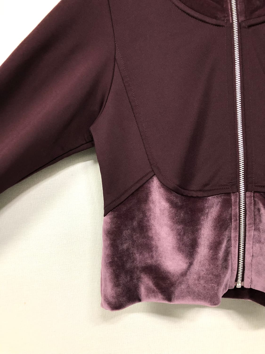 (대장) 나이키 여성 핏드라이 딱붙핏 비즈 크롭 벨벳 져지 후드집업 상품이미지3