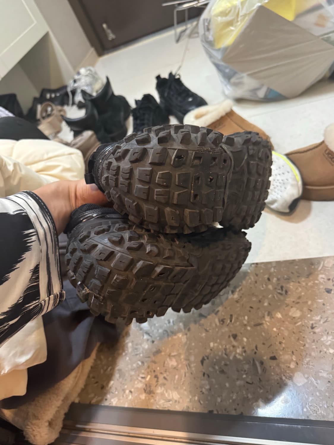 발렌시아가 디펜더 42/270 상품이미지3