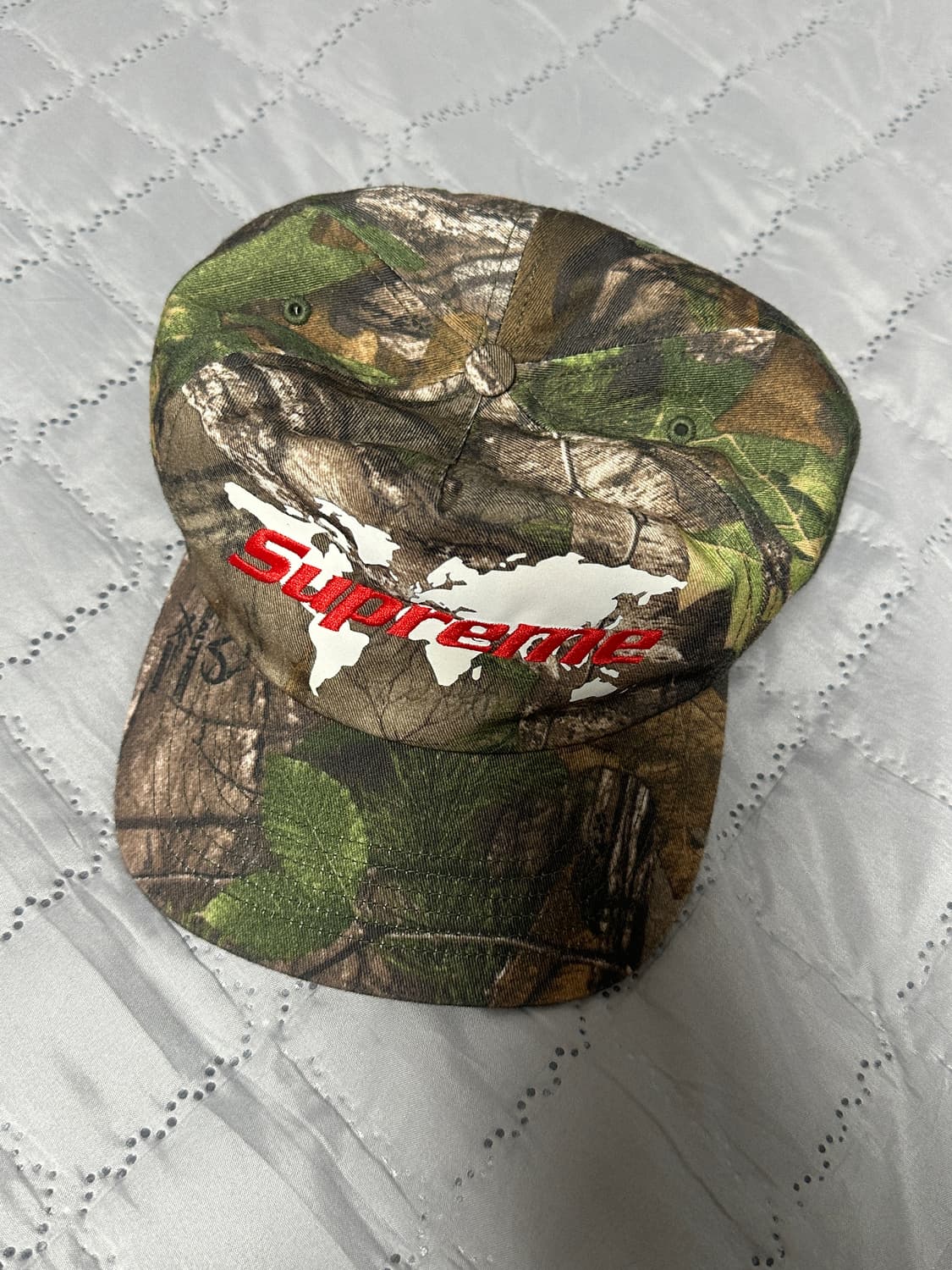 슈프림 월드 리얼트리 캠프캡 상품이미지1