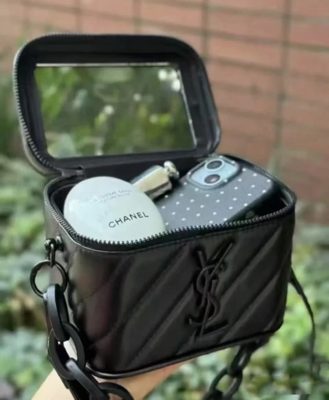 입생로랑 메이크업 백 YSL 블랙 로고 미니 체인크로스백 상품이미지9