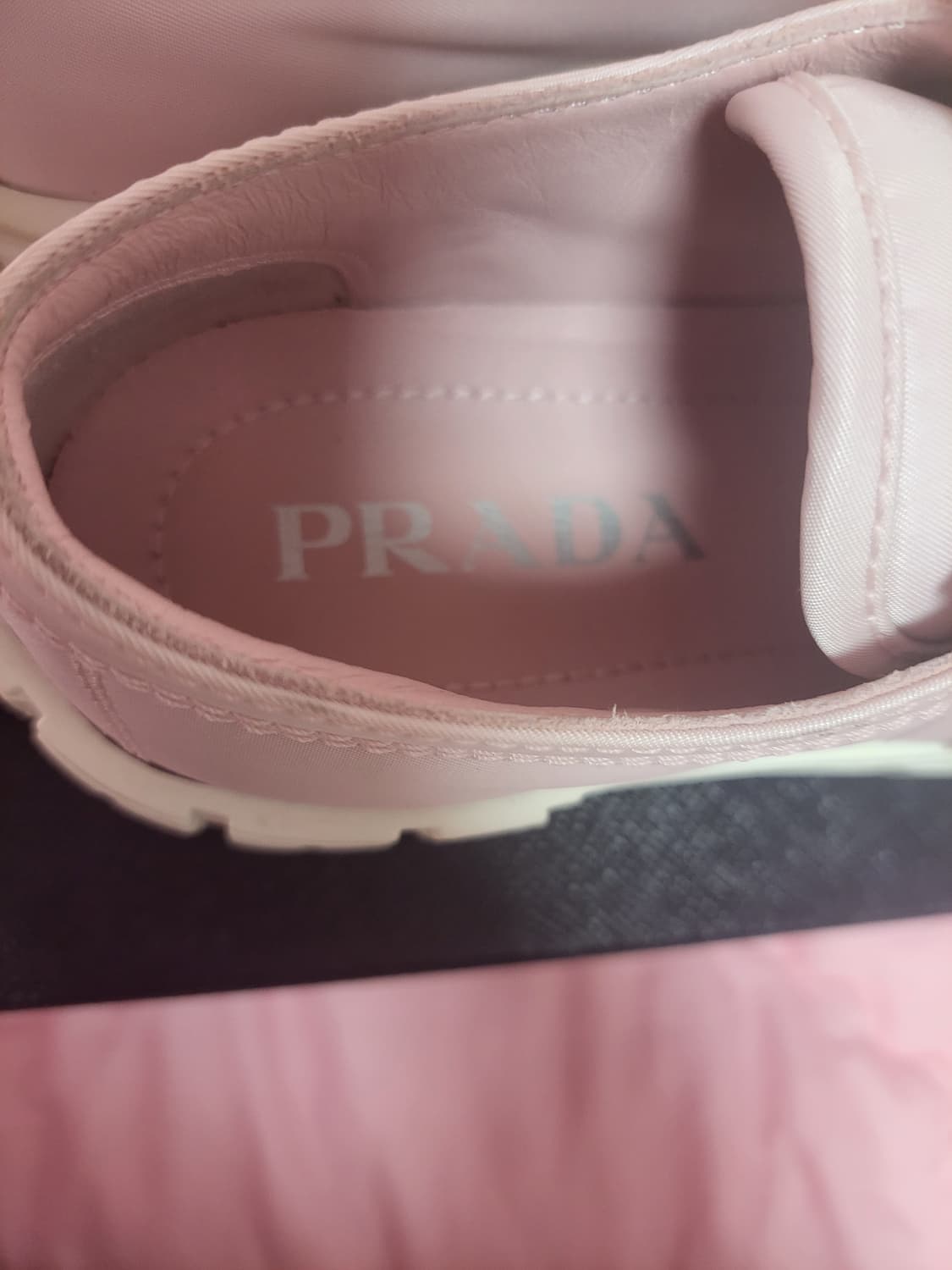 정품)급처1번신은상태최상!프라다 핑크 삼각로고 더블힐 개버딘스니커즈운동화 상품이미지5