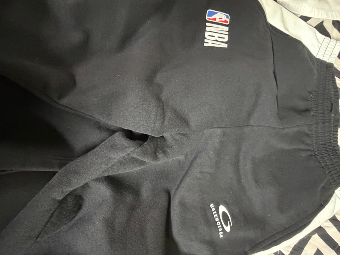 발렌시아가 NBA 콜라보레이션 오버사이즈 스웨트팬츠 블랙 xs 상품이미지3