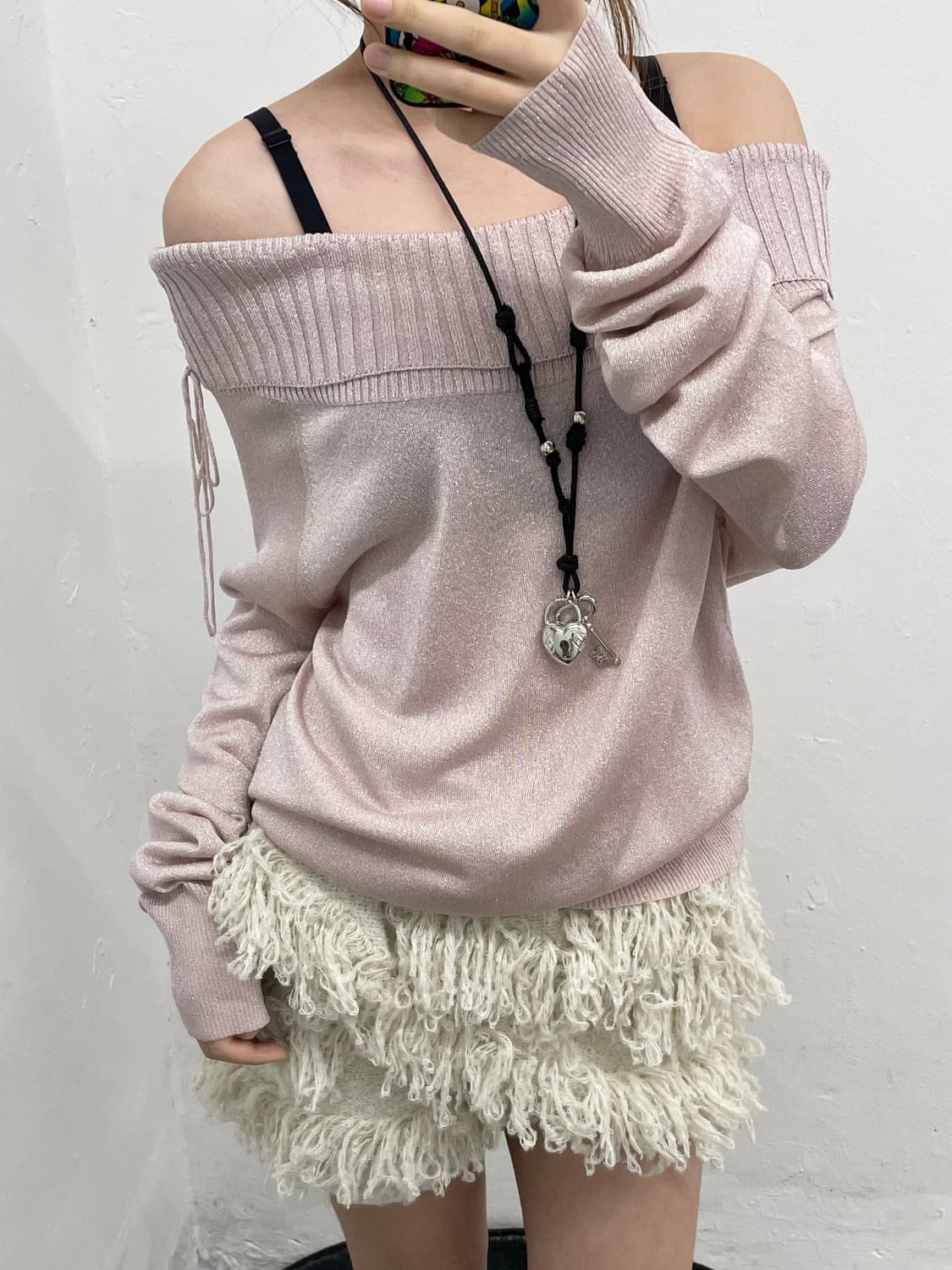 미쉘클랑 핑크 글리터 아일렛 오프숄더 니트 상품이미지1