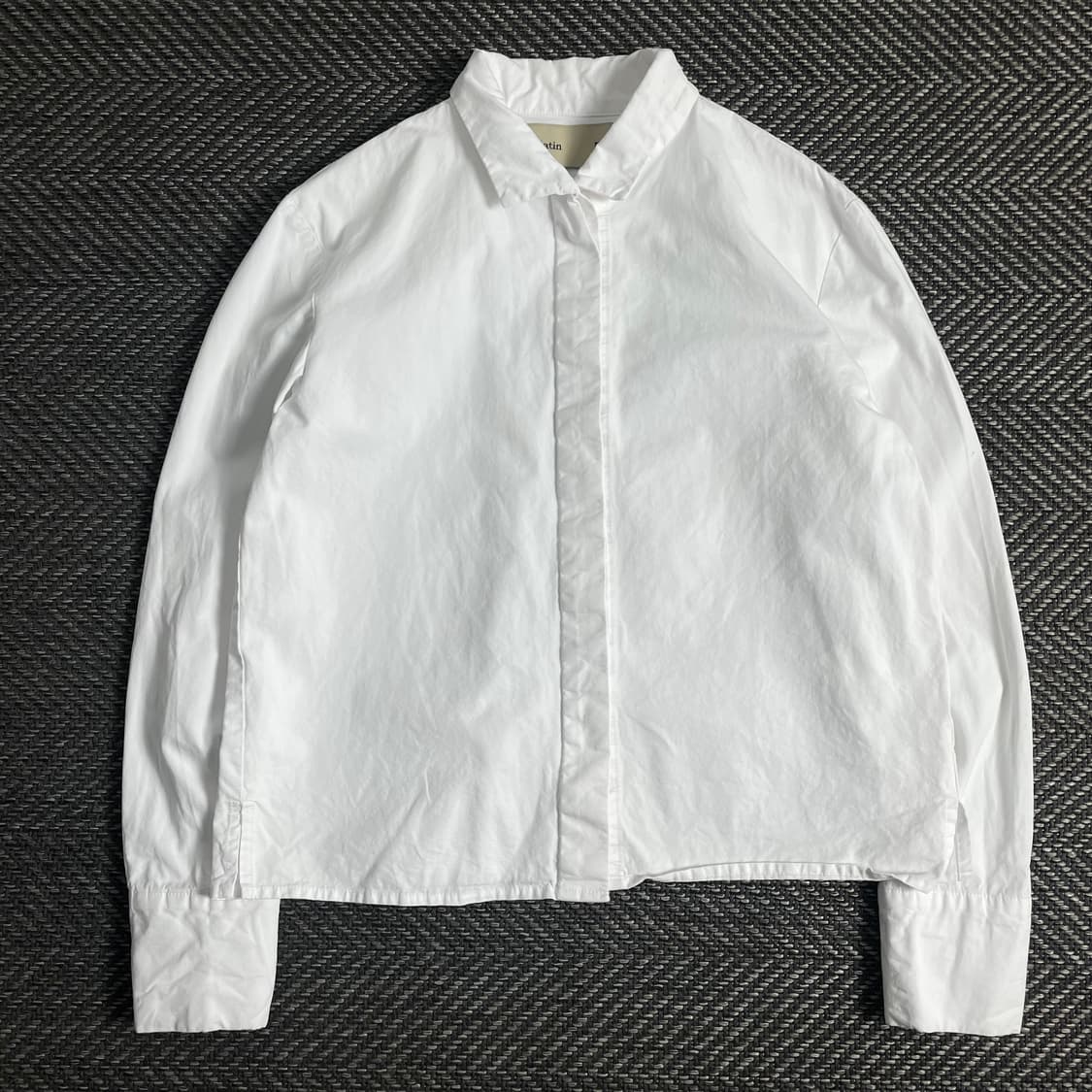 마뗑킴 히든 버튼 크롭 화이트 셔츠 y 3618 상품이미지2