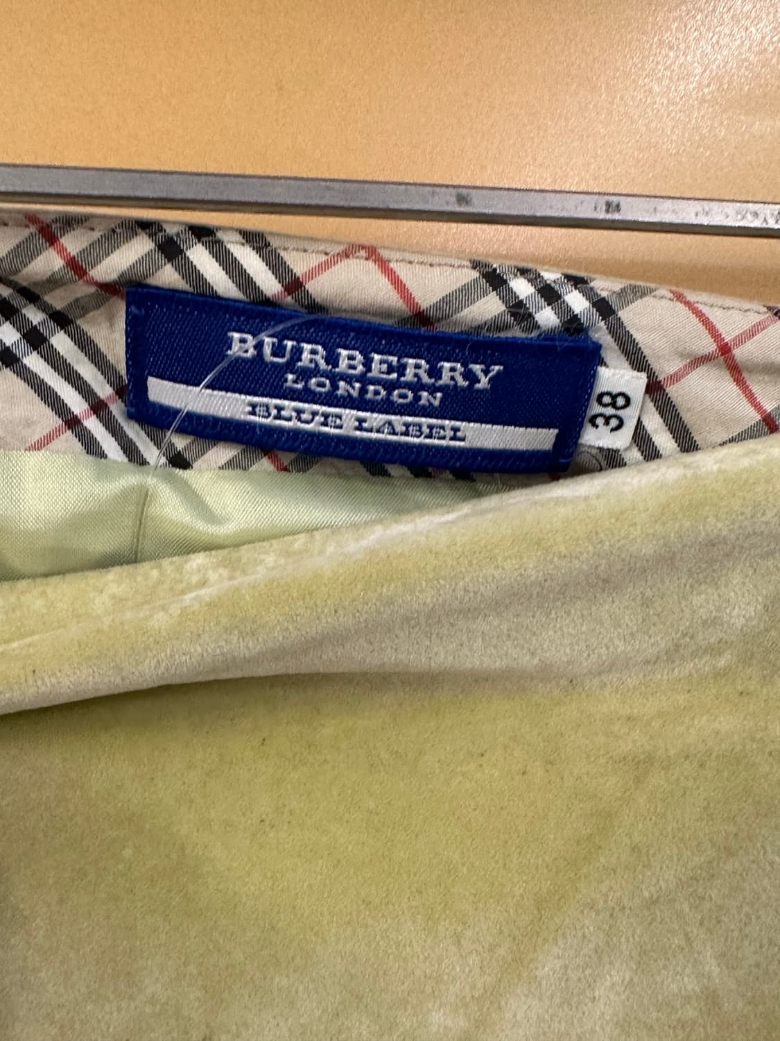 BURBERRY 버버리 라임 스웨이드 태슬 미디스커트 상품이미지5