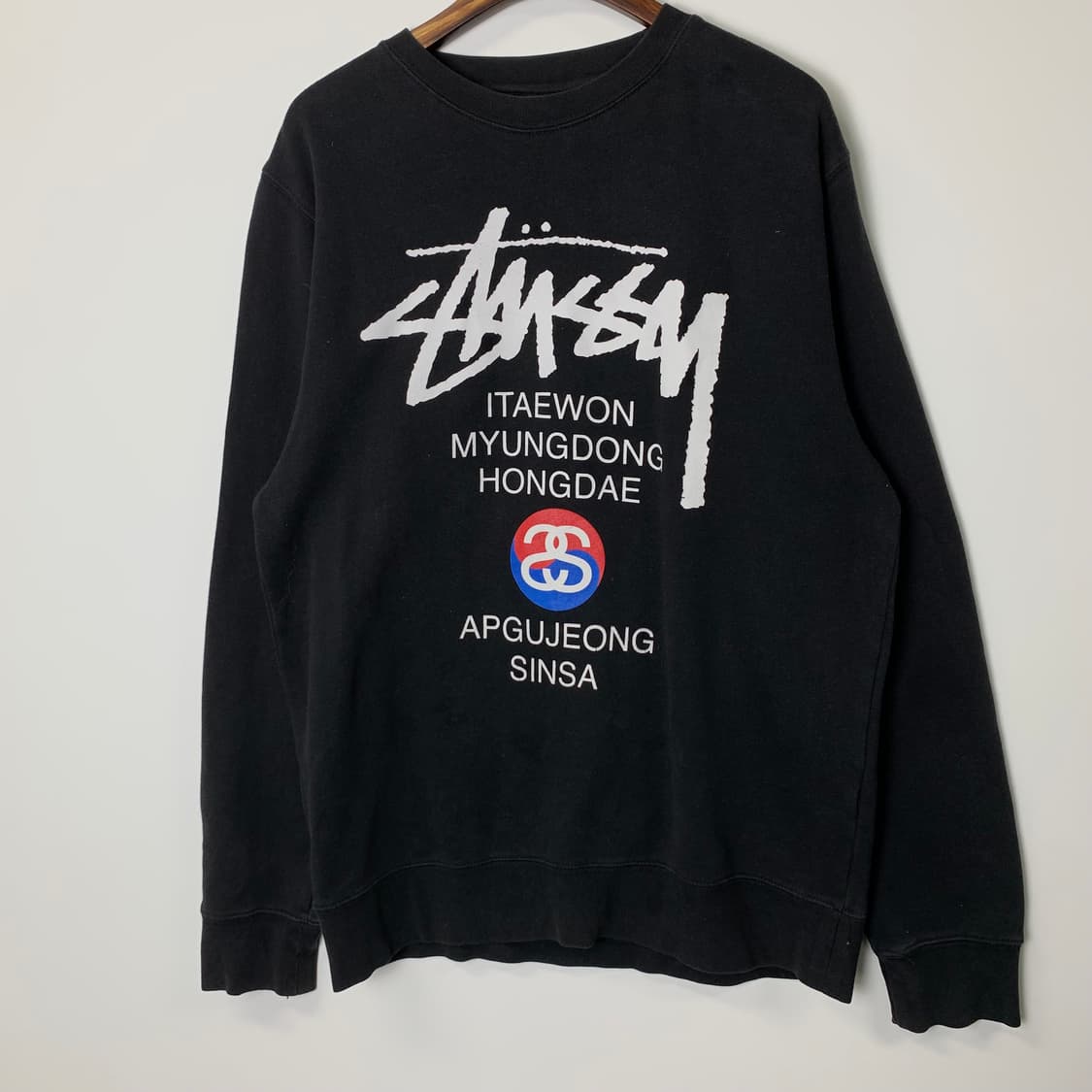 스투시 서울 챕터 블랙 맨투맨  상품이미지3