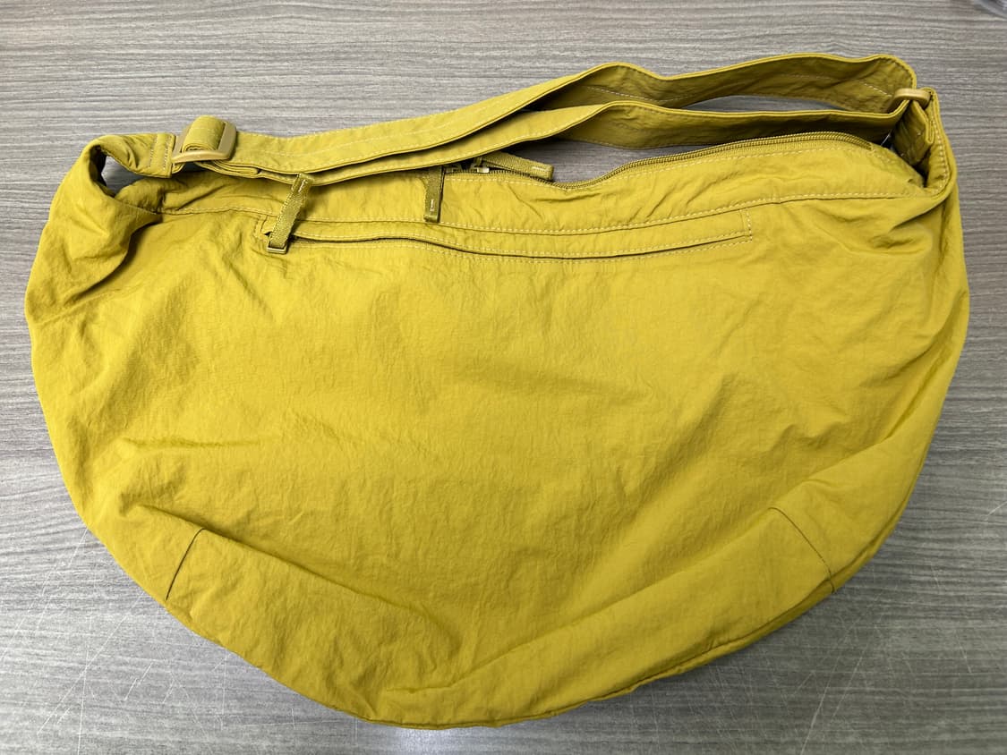 유니클로U 나일론 숄더백 머스타드 상품이미지3