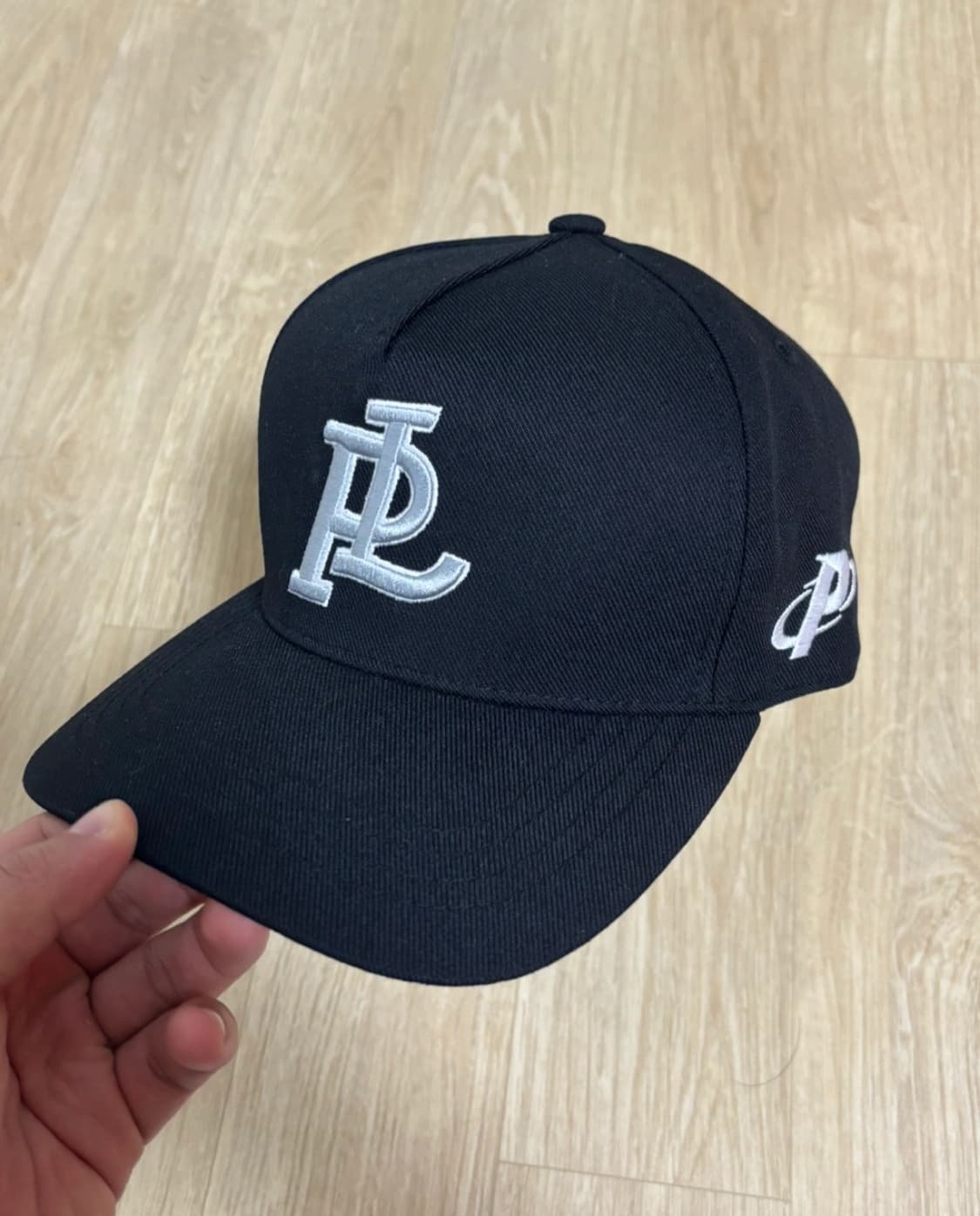 팔라스 P 프레임 볼캡 블랙 상품이미지2