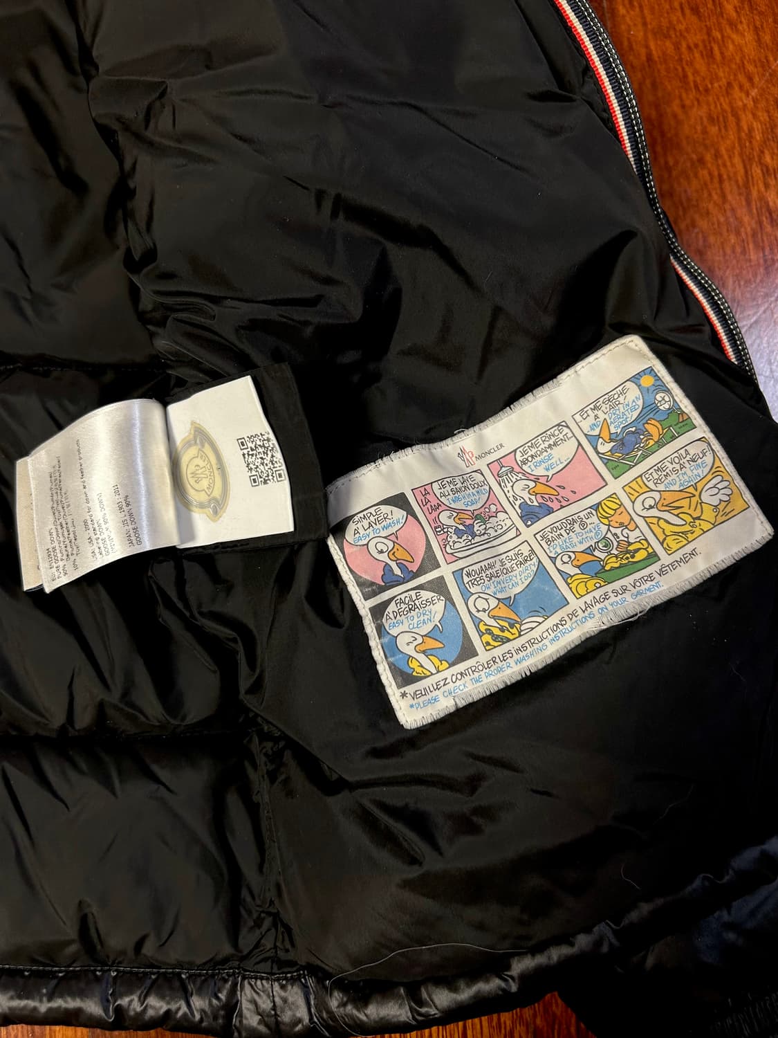 몽클레어 키즈 블랙 유광 구스다운 패딩(10세) 상품이미지9