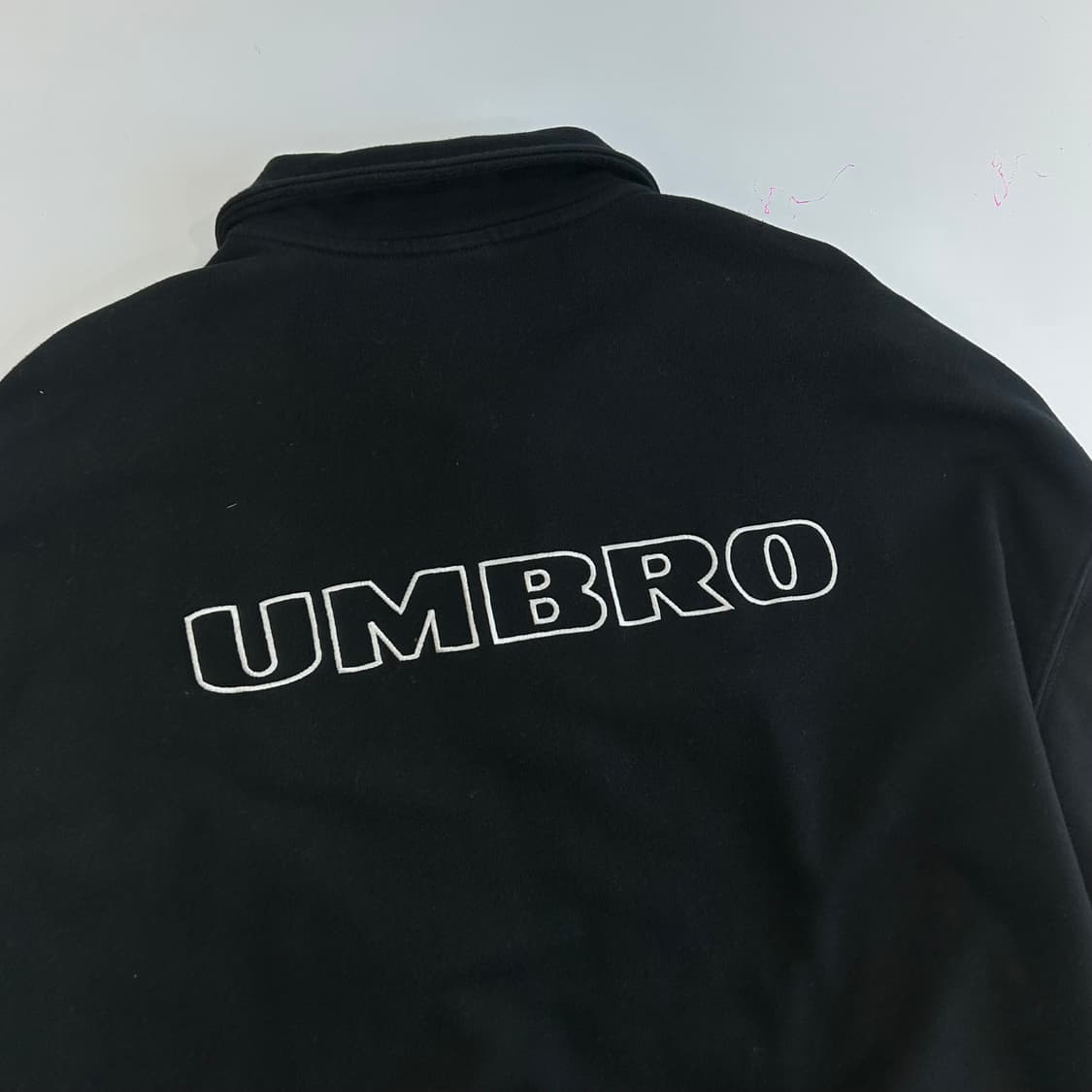 Umbro 엄브로 백로고 블랙 반집업 상품이미지5