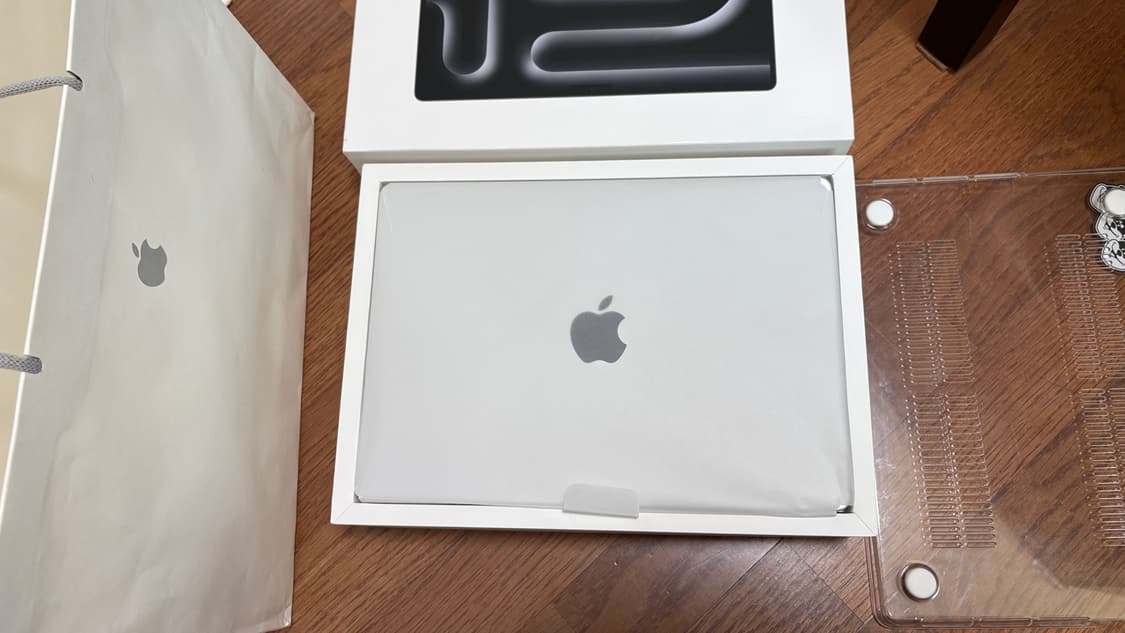 맥북프로 m3pro 14인치 18gb/512gb SSD 실버 상품이미지8