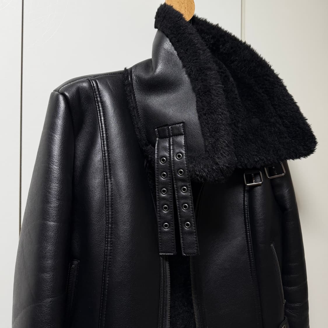 블랙 하이넥 퍼 카라 크롭 무스탕 자켓 상품이미지3