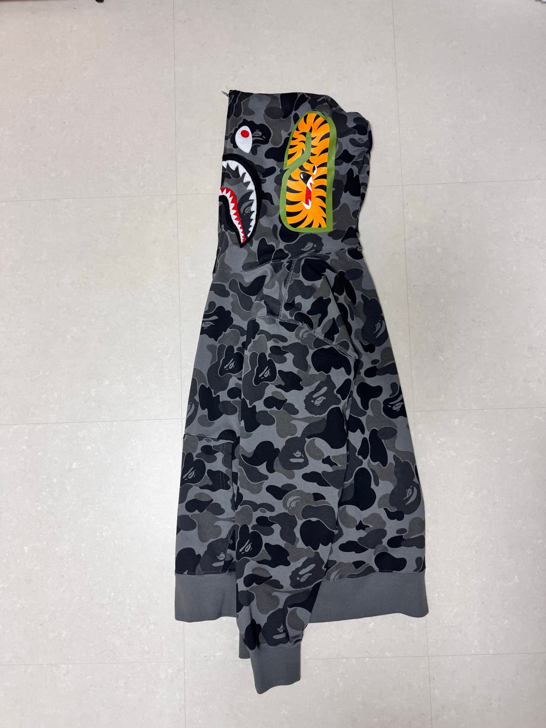 베이프 샤크후드 흑계 L 상품이미지1