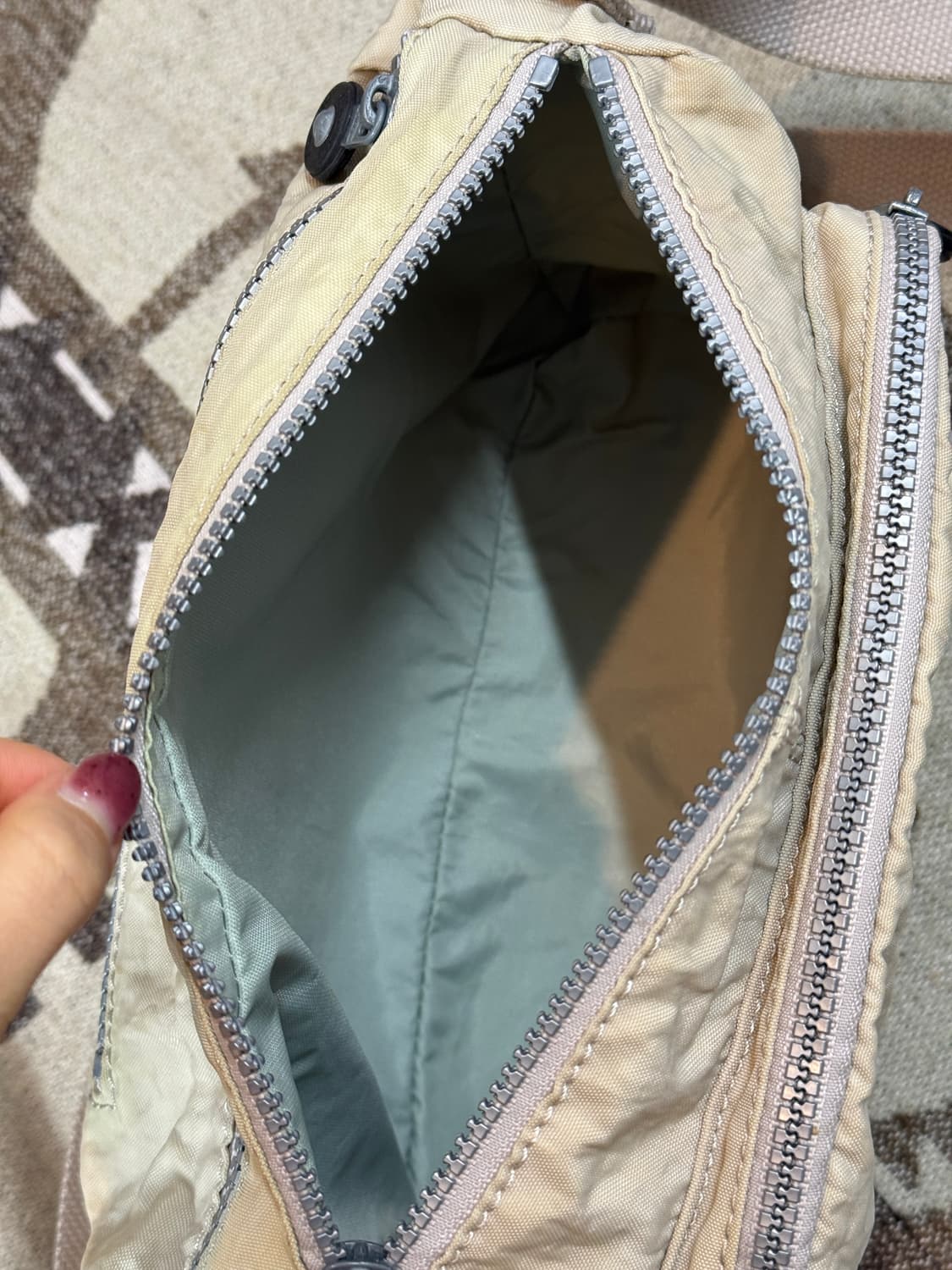 키플링 아이보리 크로스백 상품이미지6