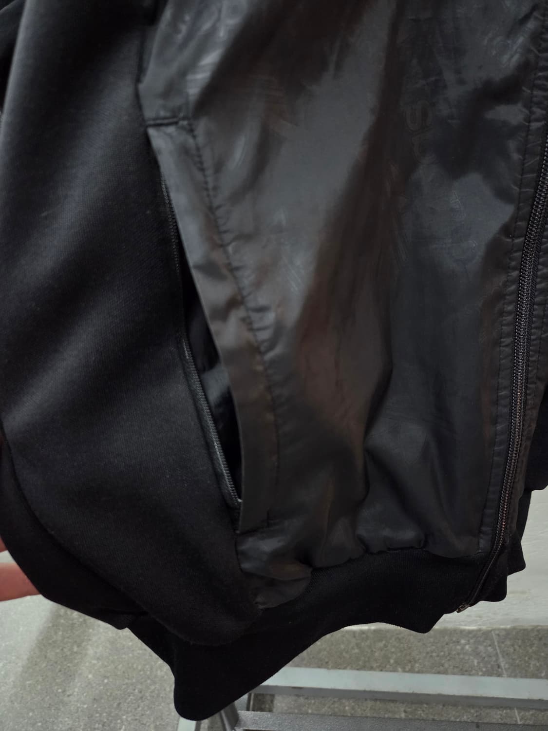 ADIDAS 아디다스 올블랙 골드져지💯 상품이미지5