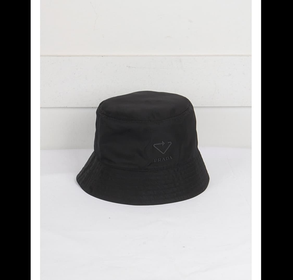 프라다 리 나일론 버킷 햇 상품이미지1