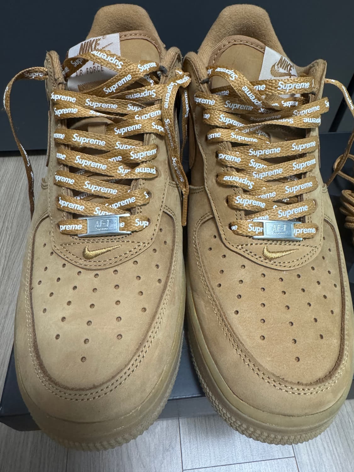 나이키X슈프림 에어포스 1 로우 플랙스 라이트브라운 상품이미지6