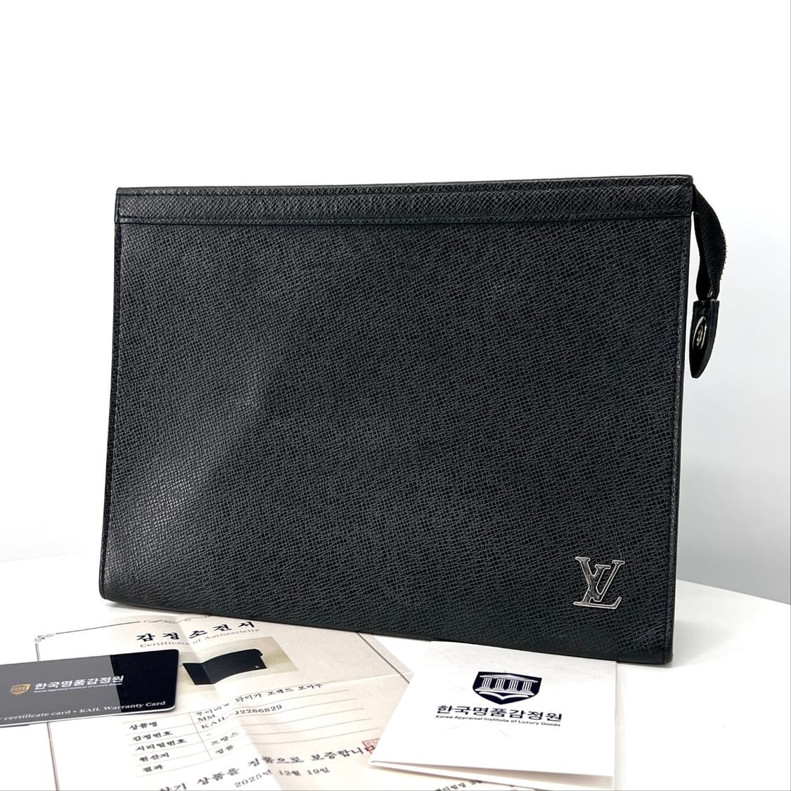 루이비통 LV 타이가 포쉐트 보야주 클러치백 블랙 (M30450) 상품이미지1