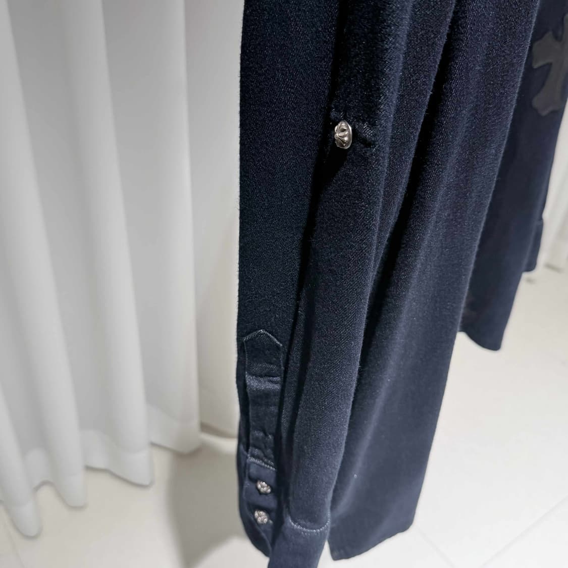 S / 크롬하츠 레더 크로스패치 데님 셔츠 / 오버핏 상품이미지3