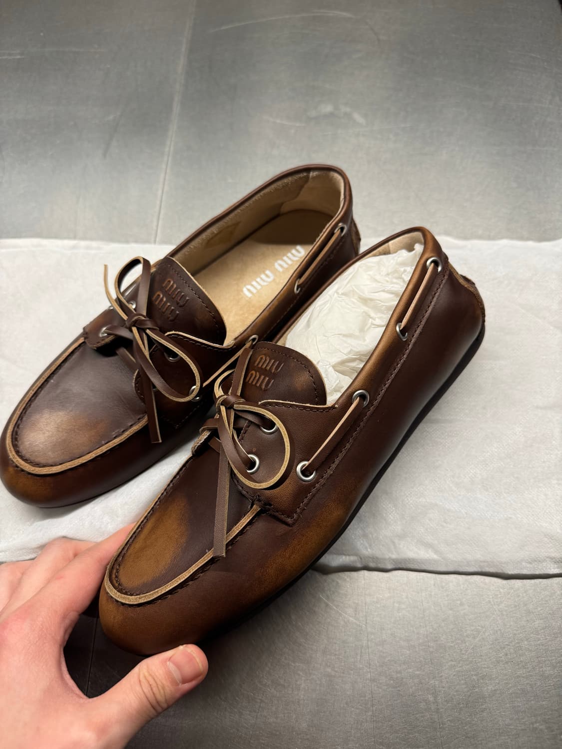 미우미우 가죽 보트 슈즈 상품이미지3