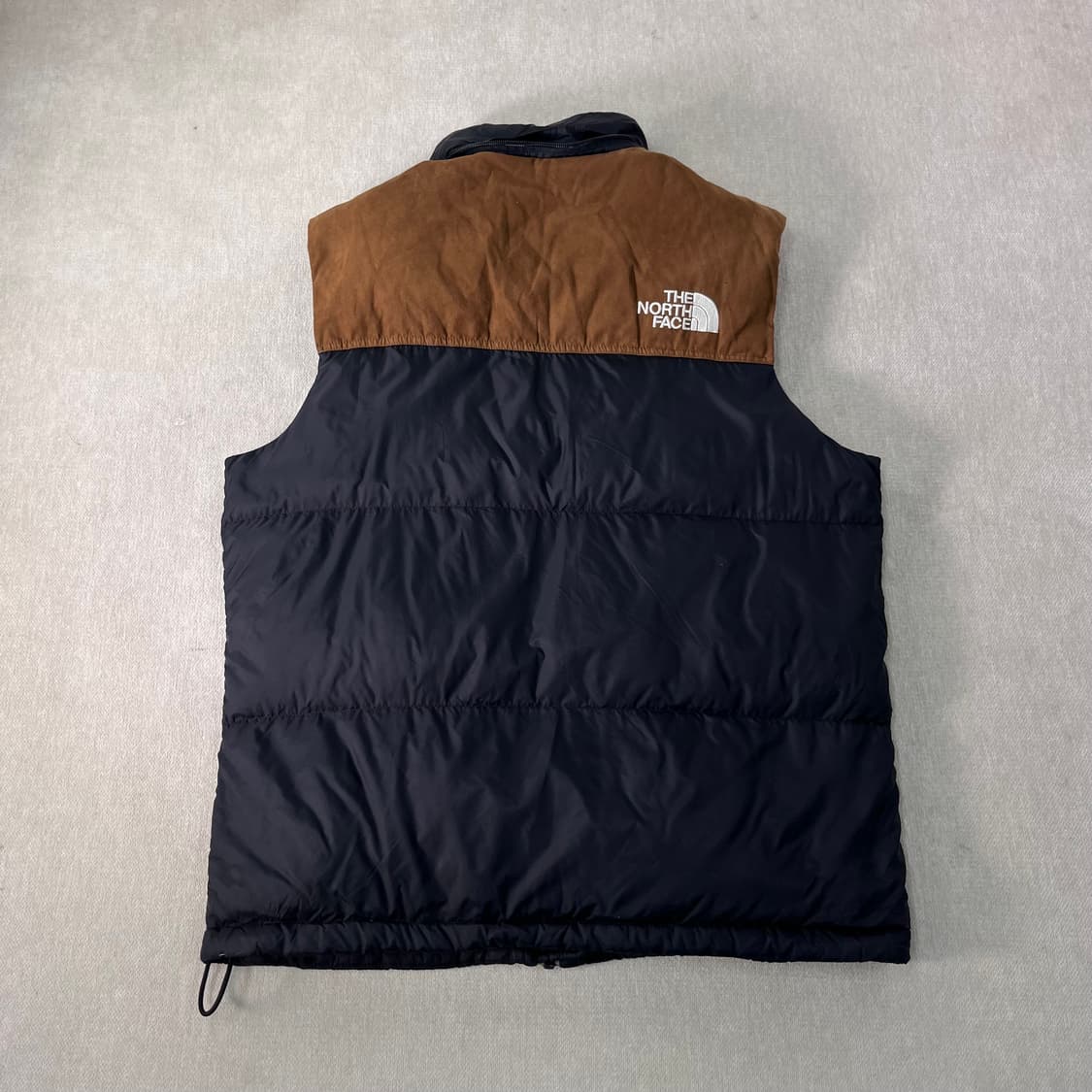 100 노스페이스 한정판 스웨이드 700 눕시조끼패딩 상품이미지2