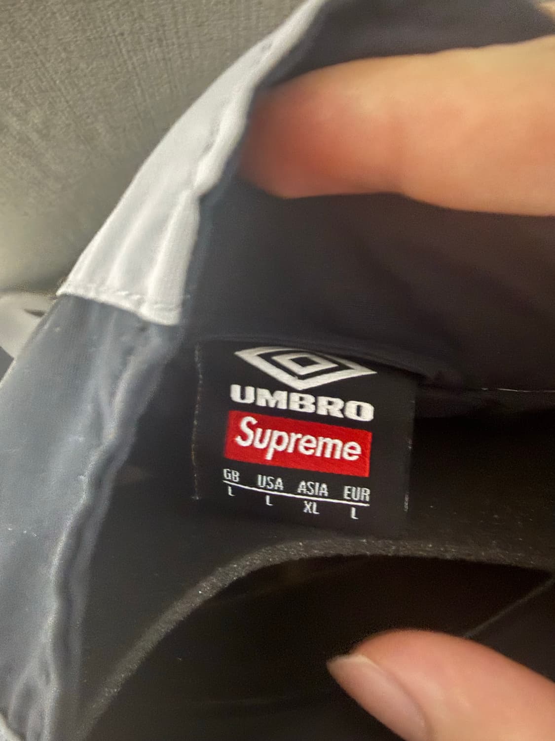 23SS 슈프림 엄브로 트랙자켓 블랙 XL. 상품이미지3