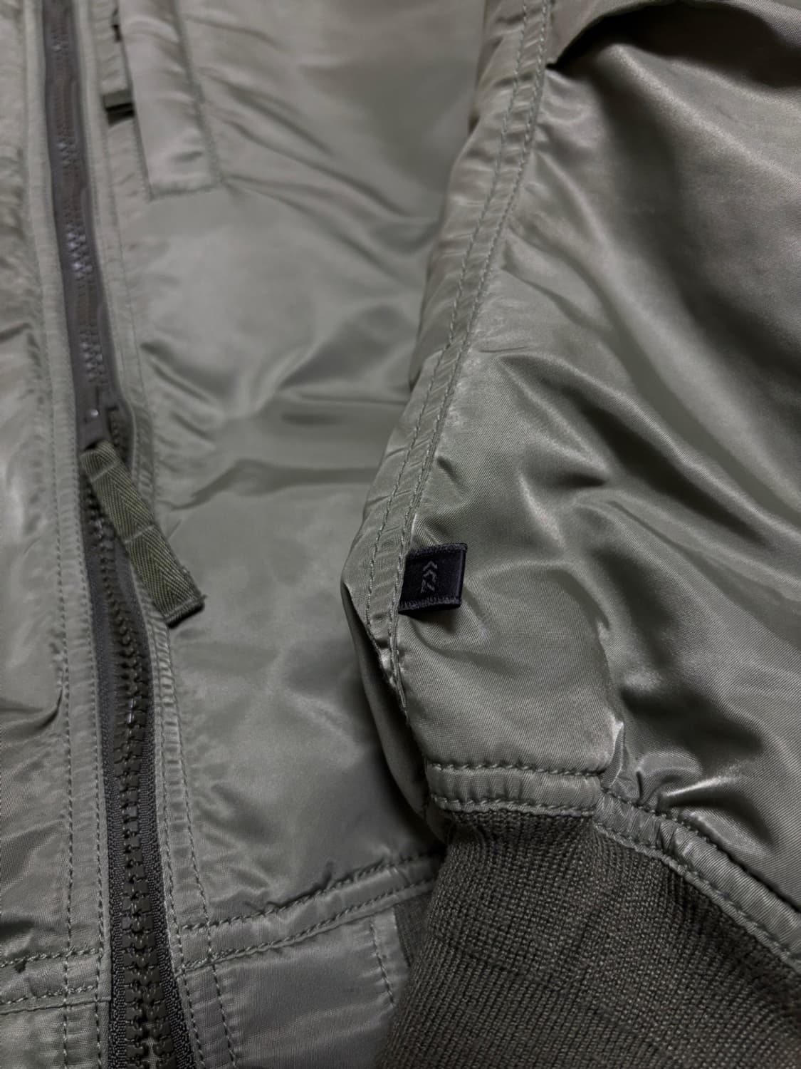 다이와피어39 테크 리버서블 MA-1 세이지 그린 L 상품이미지5