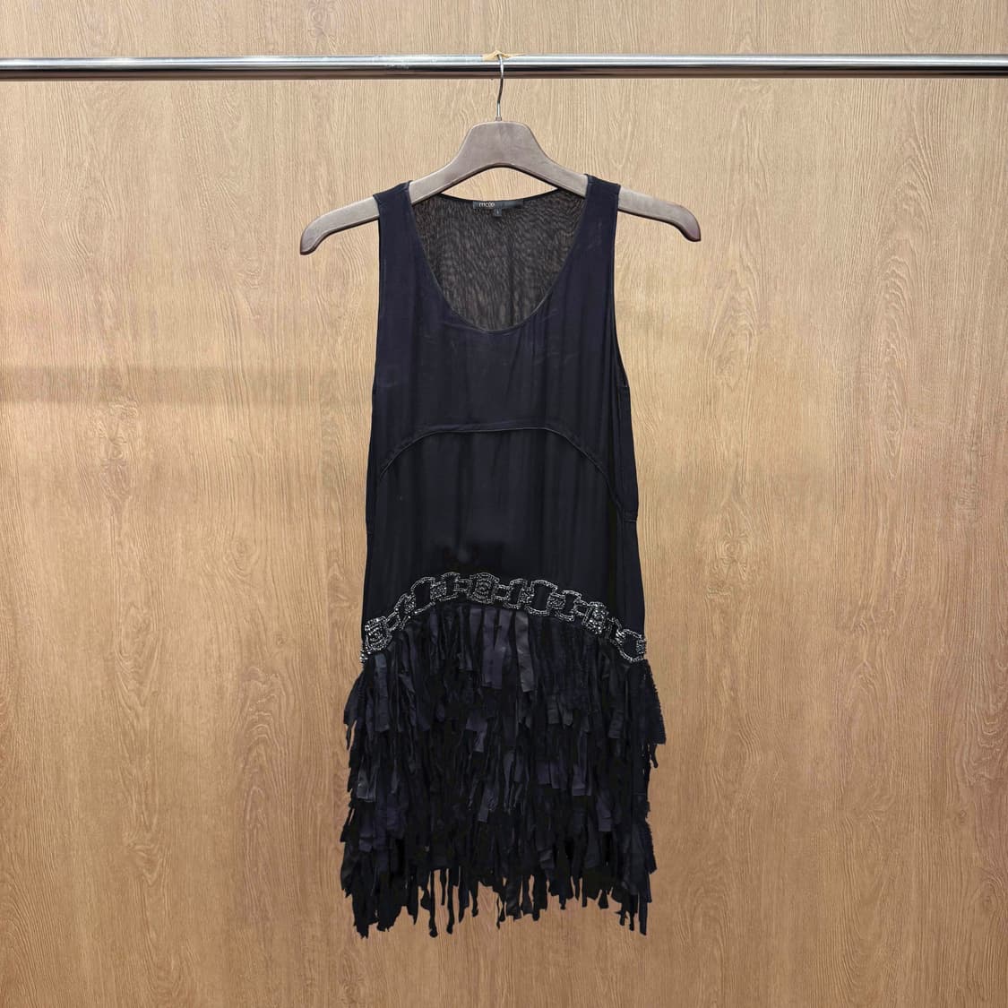 마쥬 미디 원피스 프린지 체인 디테일 시스루 슬리브리스 블랙 상품이미지2