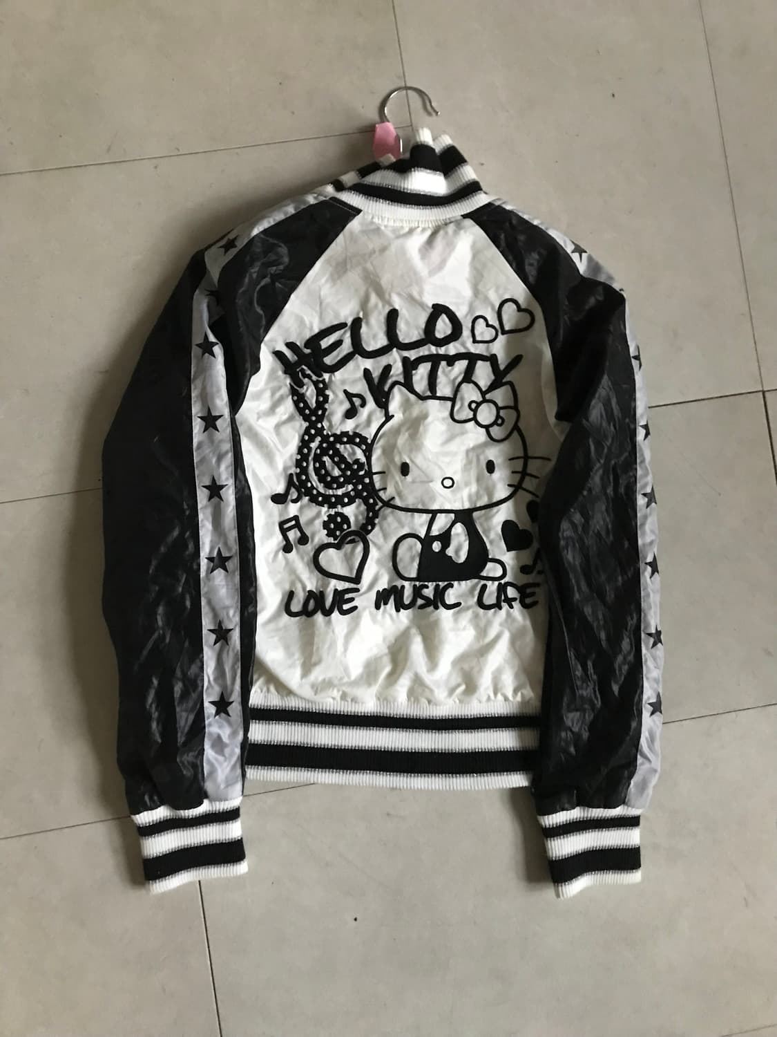 헬로키티 바시티자켓 상품이미지1