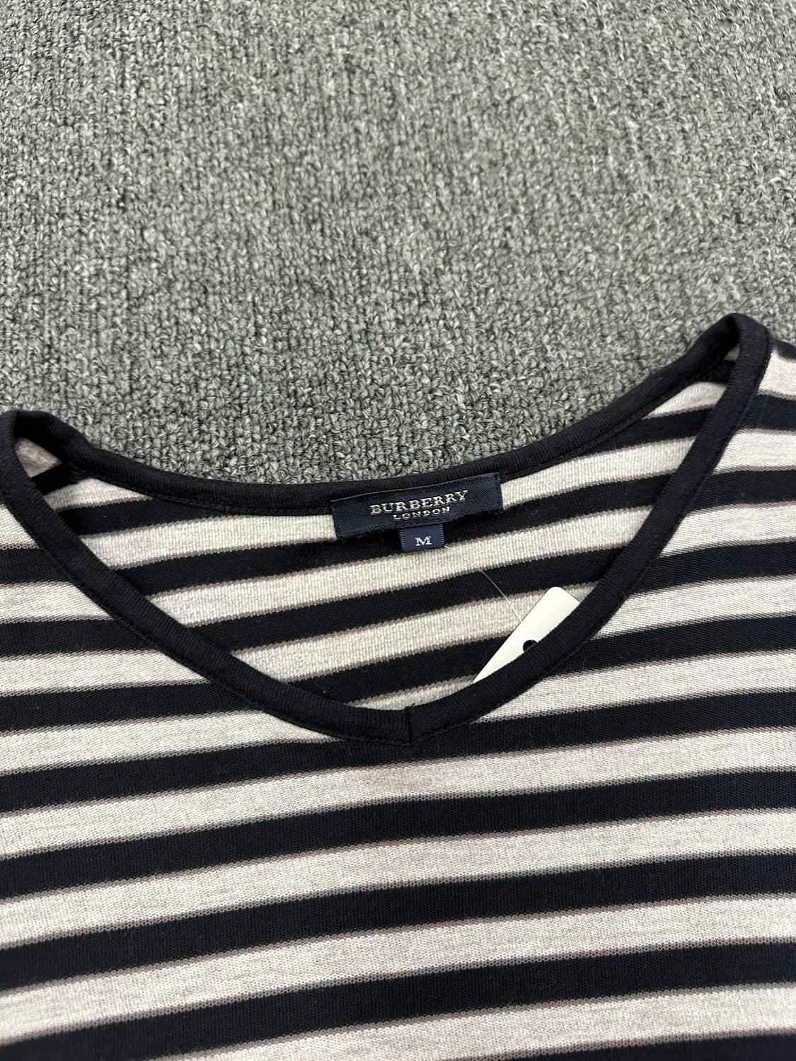M) 버버리 런던 스트라이프 롱슬리브 긴팔티셔츠 상품이미지4