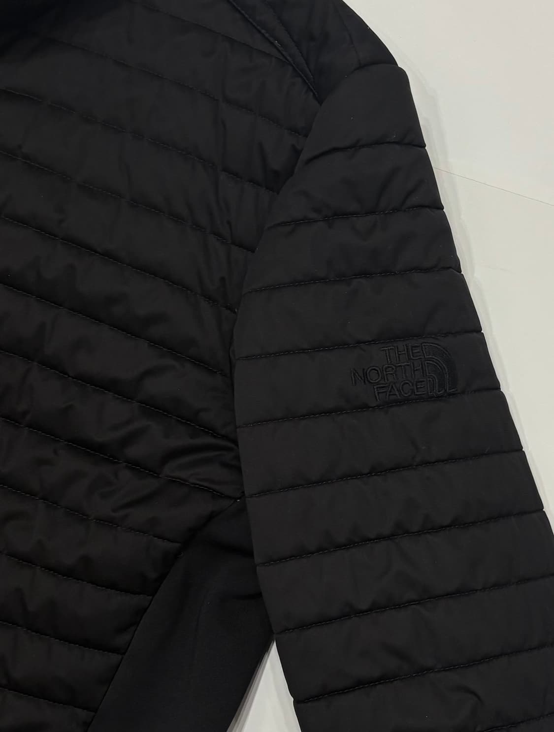 노스페이스 블랙 경량 패딩 상품이미지3