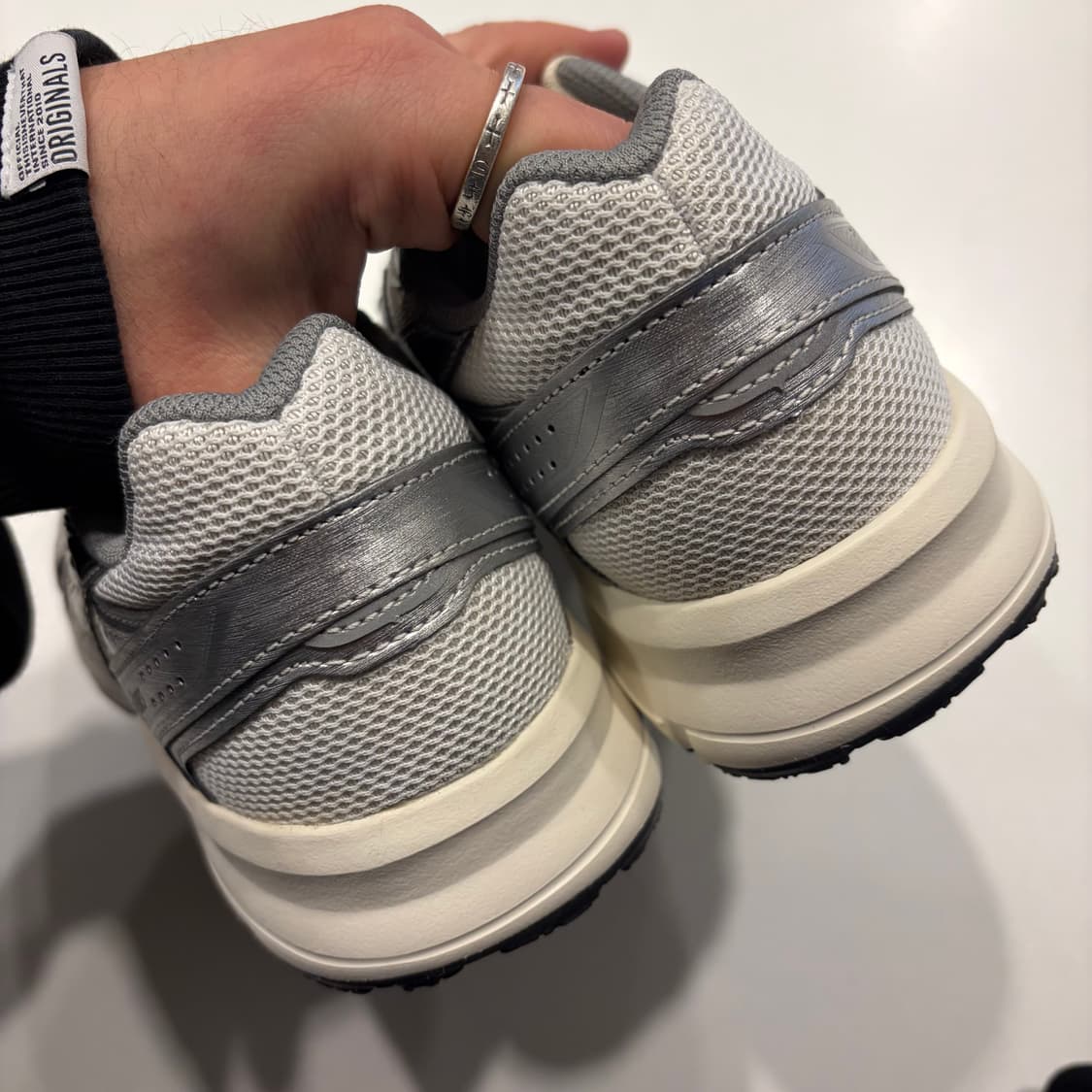 [240] 아식스 조그 100 실버/블랙 화이트 상품이미지5