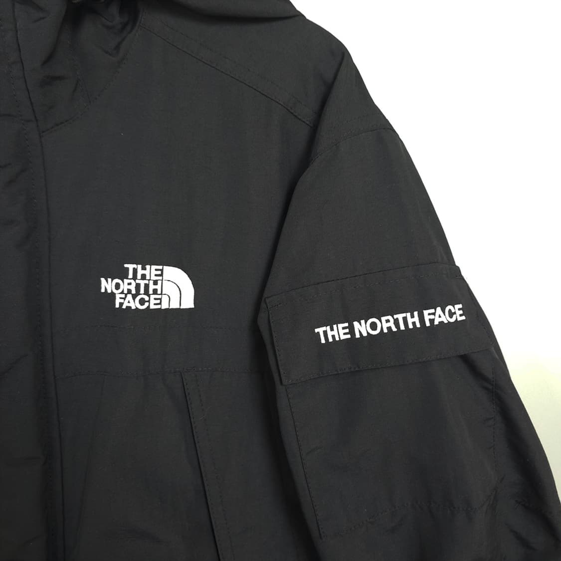 노스페이스 The North Face 블랙 후드 바람막이 자켓 85 상품이미지4